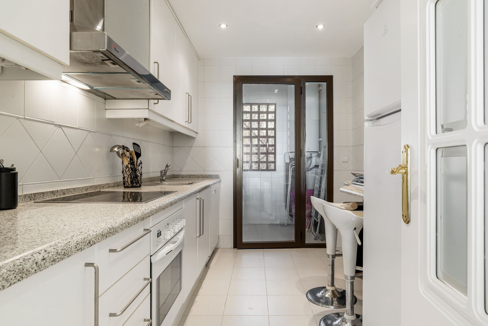 ad0693f19713c3f5a9600eea3e646823 - 12