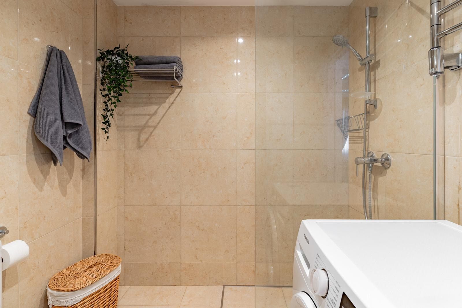 b0287c2c28d8f3461be10b604f497f3b - 15