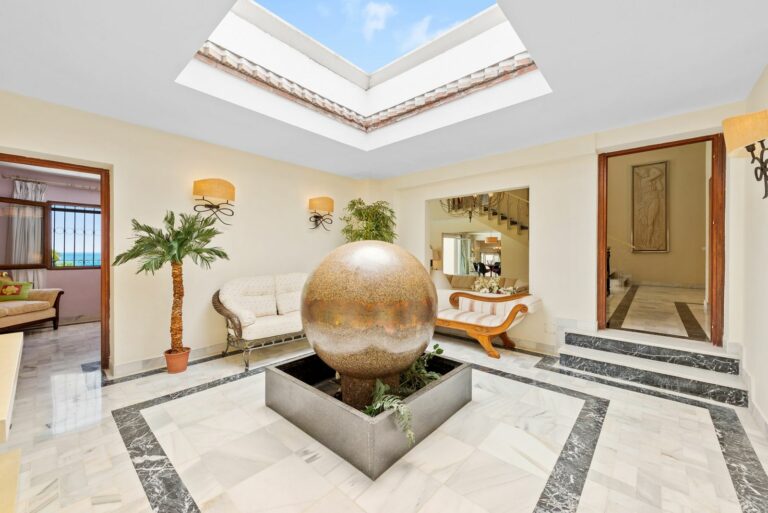 b0c6a68f9c91bb355a29a4919282975e - 12