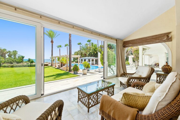 b0c6a68f9c91bb355a29a4919282975e - 3