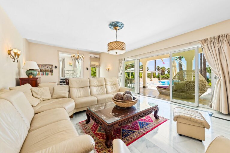 b0c6a68f9c91bb355a29a4919282975e - 6