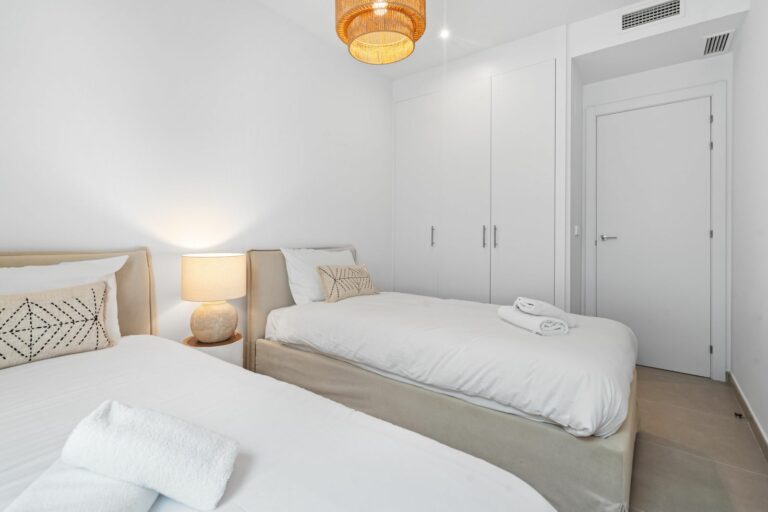 b2b0b3afd7e2dc48c808b99a72a73723 - 16