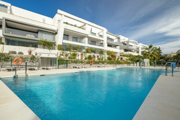 b2db6a76355ce3e2a531d77e53d11556 - 1