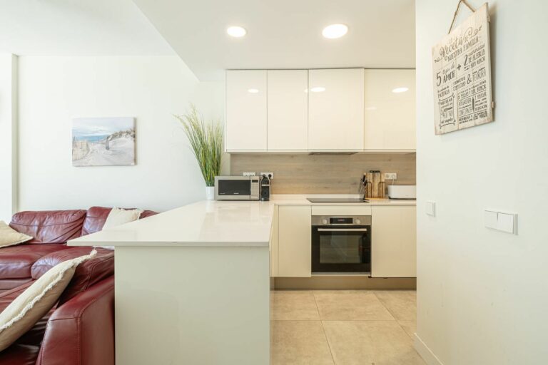 b2db6a76355ce3e2a531d77e53d11556 - 4