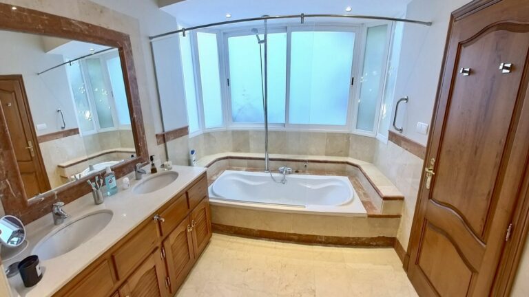 b3a6b9055e6a47e65062afe5de0cabad - 11