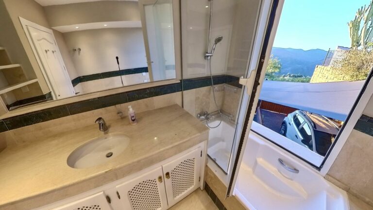 b3a6b9055e6a47e65062afe5de0cabad - 16