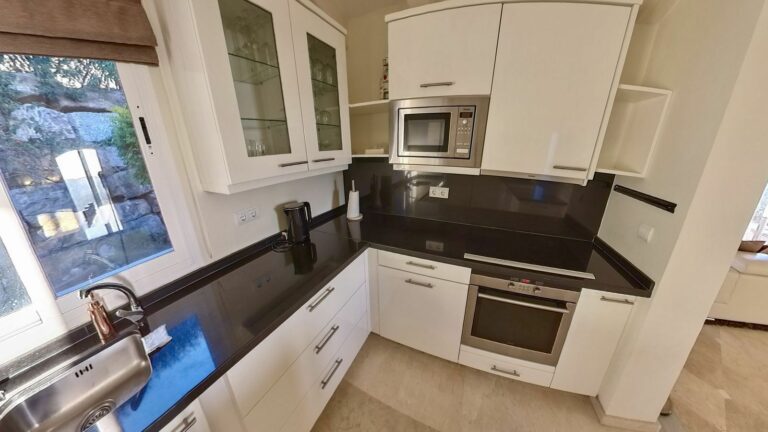 b3a6b9055e6a47e65062afe5de0cabad - 9