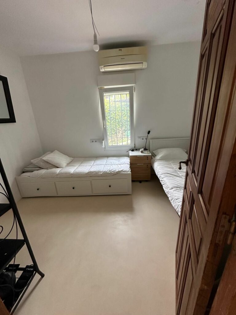 b48108fa96be0c04b48fe3eaa02a7f8f - 16