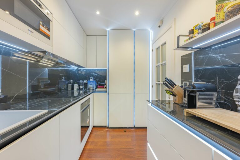 b6388f7563feed2f3cde385f001e819c - 12