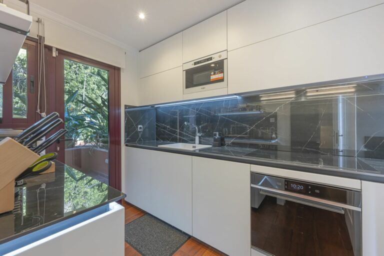 b6388f7563feed2f3cde385f001e819c - 13