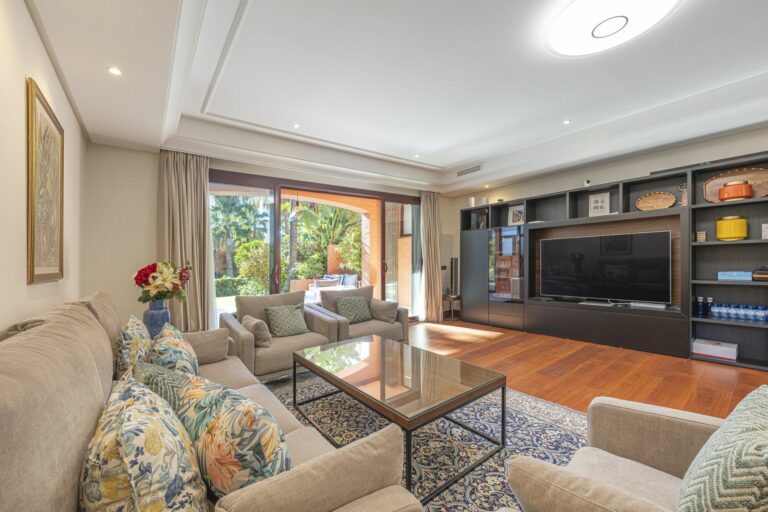 b6388f7563feed2f3cde385f001e819c - 4