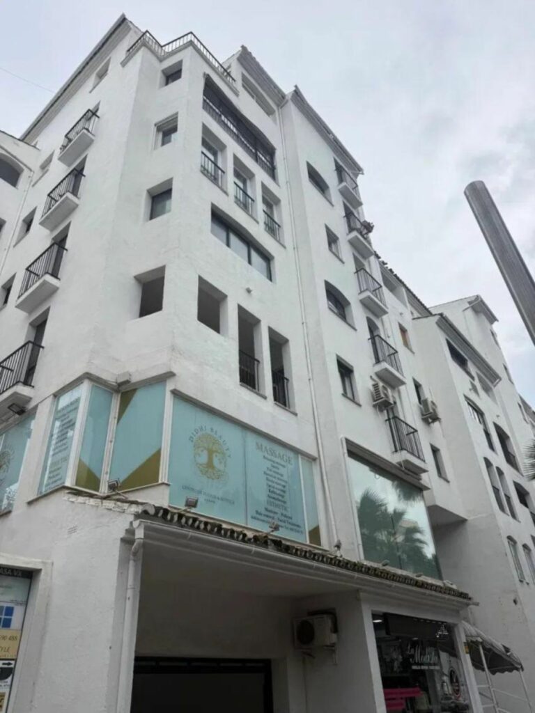 ba560a638ec4640cff7ec23077989773 - 1