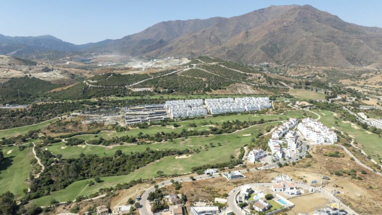 baae1428313188f5b57fff6e12c0ae4a - 12