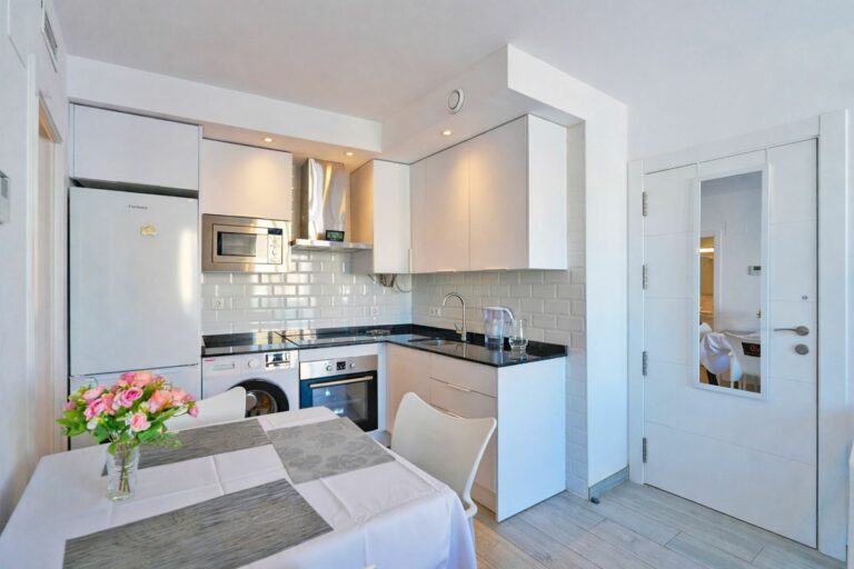 c25cb5c4000c9edc74f4b1583b5f9831 - 1