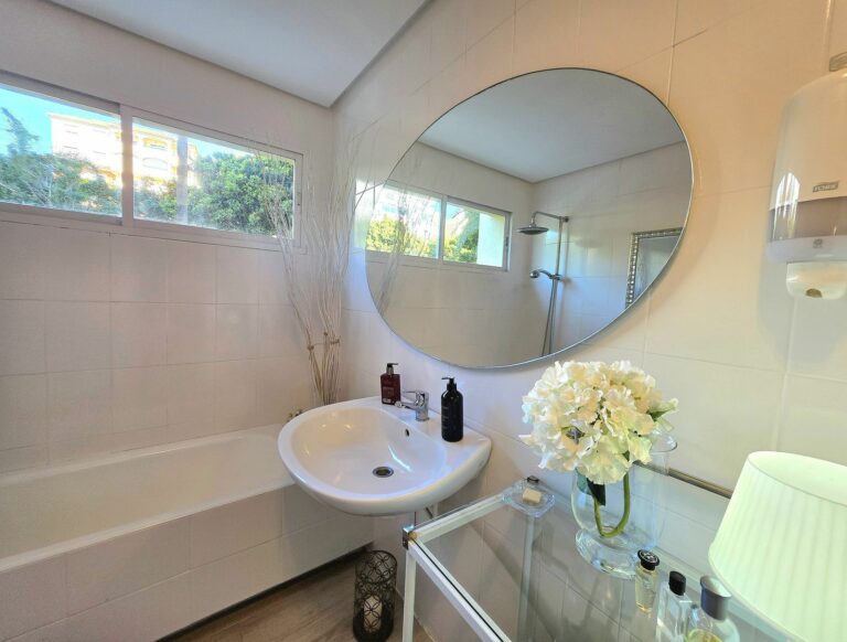 c42bdbc05e56d548c96b15e983f3d6e3 - 16