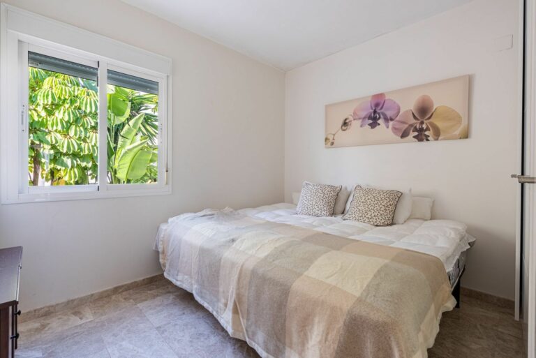 c561281883a6a88908bea8bba0e91ce1 - 12