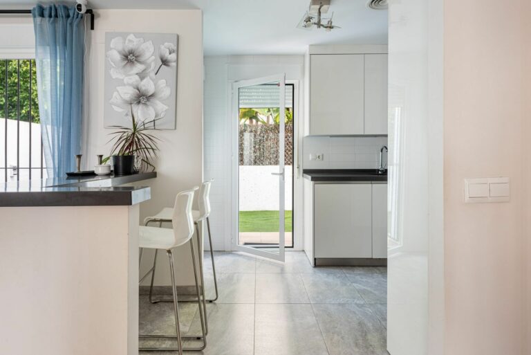 c561281883a6a88908bea8bba0e91ce1 - 15