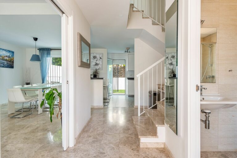 c561281883a6a88908bea8bba0e91ce1 - 16