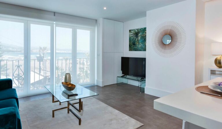 c6b175fa8eaa456cf03aee08aff17c0a - 4