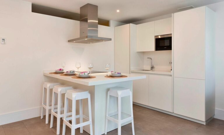 c6b175fa8eaa456cf03aee08aff17c0a - 7