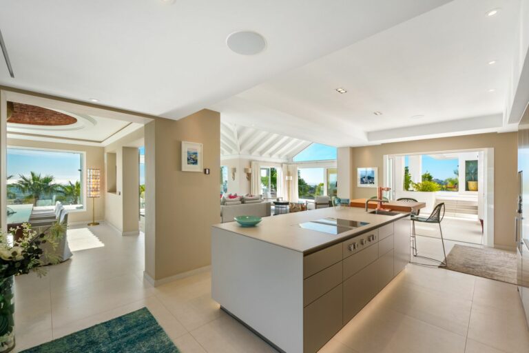 cb4928ff84d74fc344276f4dc5983b15 - 13