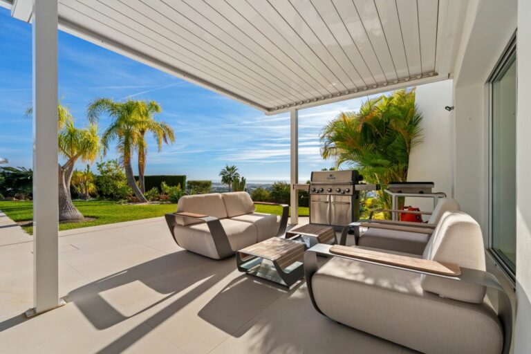 cb4928ff84d74fc344276f4dc5983b15 - 16