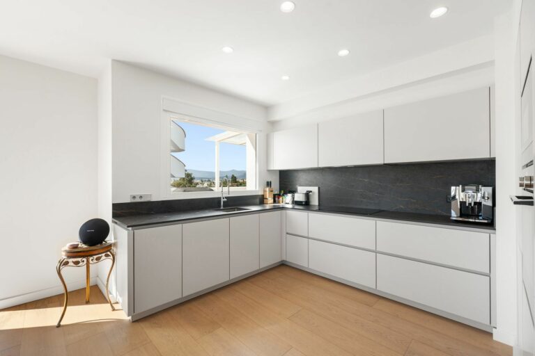 cb4af87dfbeab5b16fc59d45eb26bffd - 13