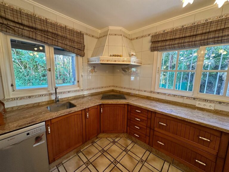 cbe635c0ee89adeb8a2a565fa5c15a36 - 9