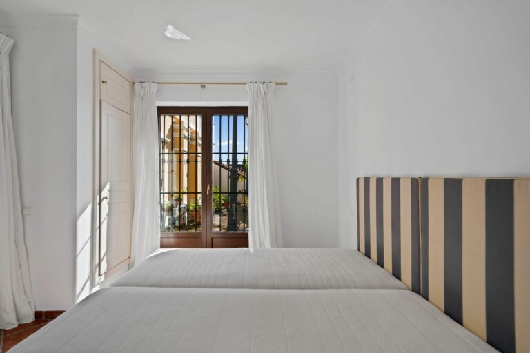 cc10206f791d62621a07bf7cfa75ea24 - 11