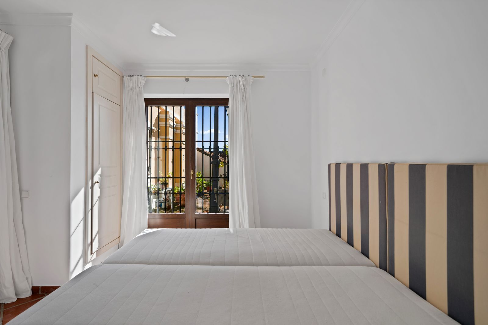 cc10206f791d62621a07bf7cfa75ea24 - 11