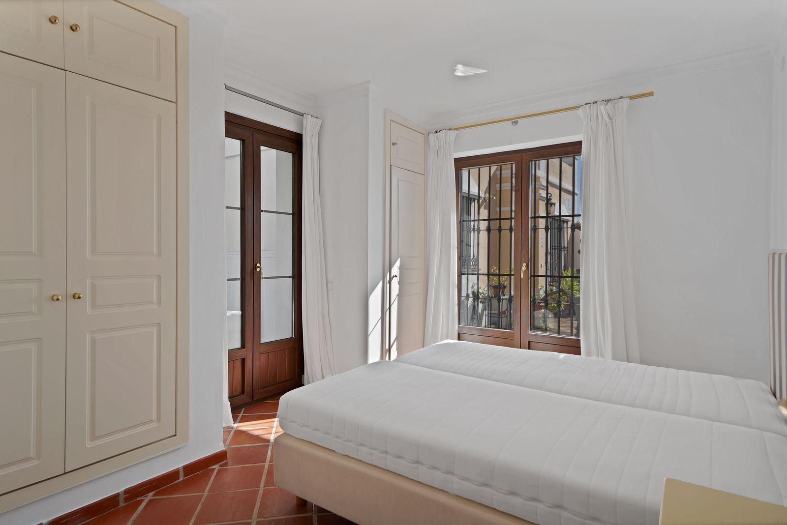 cc10206f791d62621a07bf7cfa75ea24 - 12