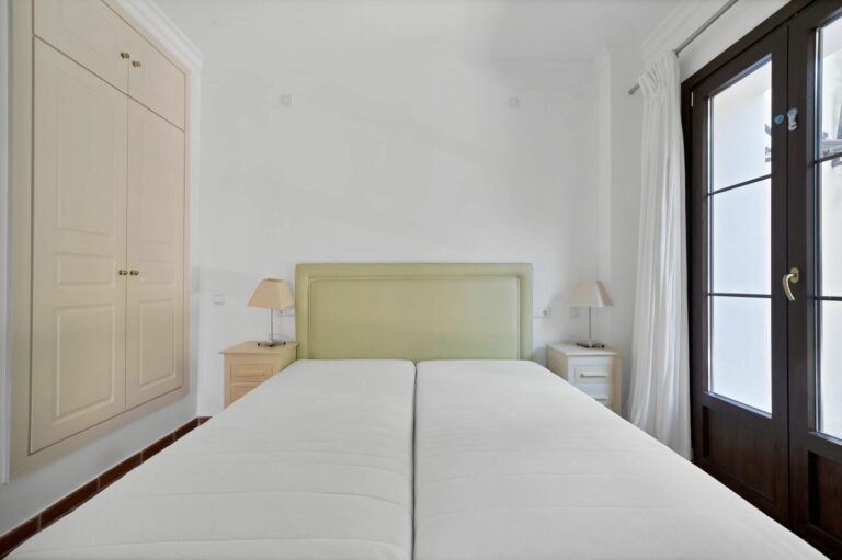 cc10206f791d62621a07bf7cfa75ea24 - 15