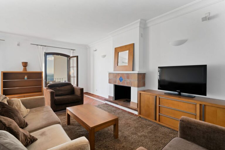 cc10206f791d62621a07bf7cfa75ea24 - 4