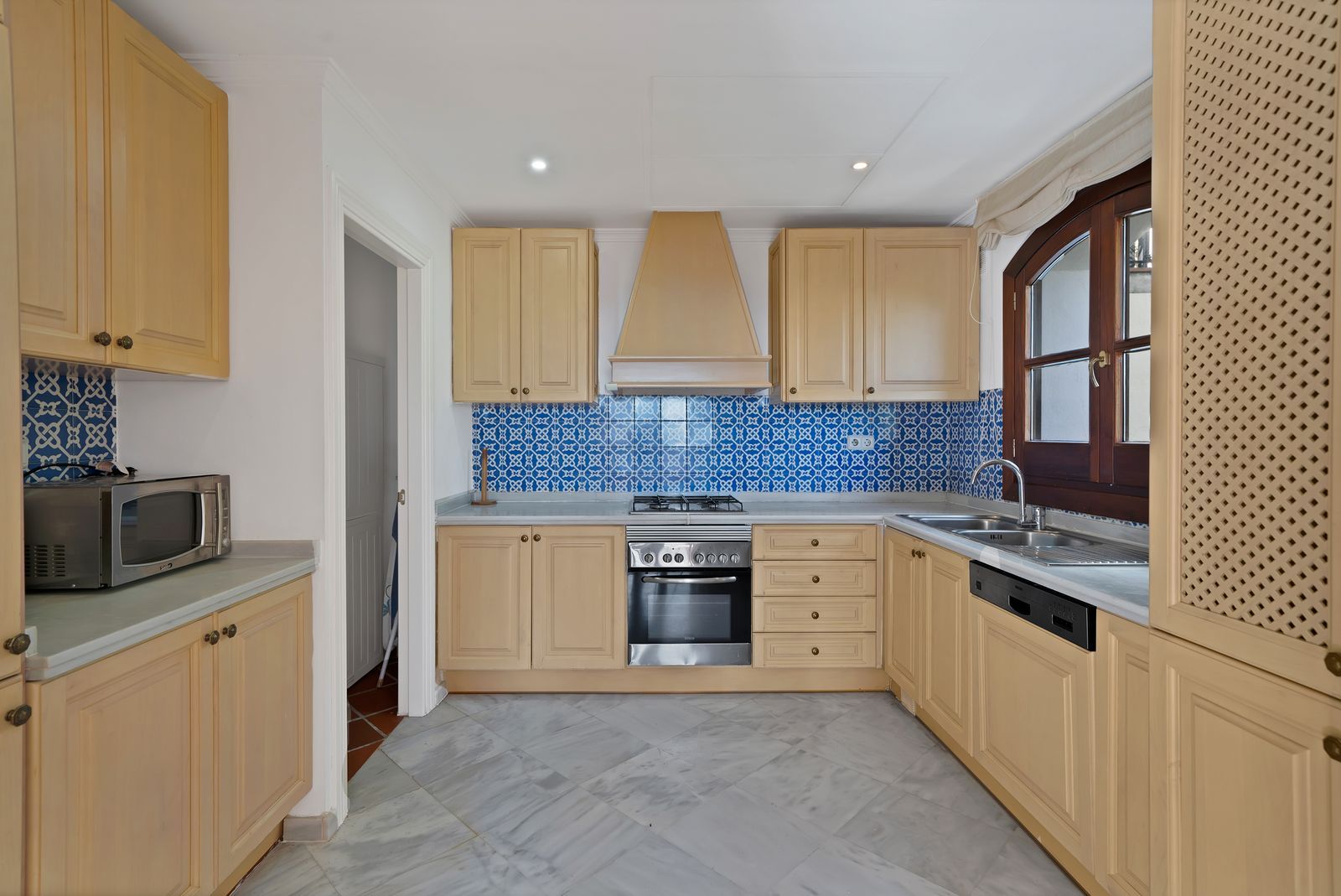 cc10206f791d62621a07bf7cfa75ea24 - 5