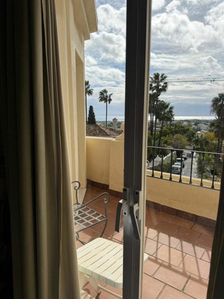 ce40471ba918104a5758f478b9367d3f - 12