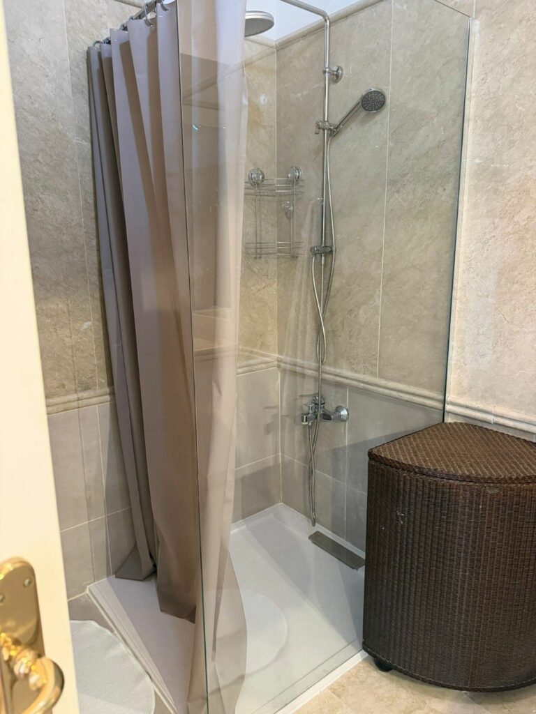 ce40471ba918104a5758f478b9367d3f - 15