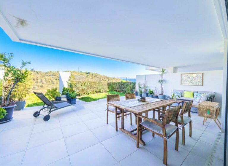 ce972875e77ae2eb54a0bd6cb99165e7 - 1