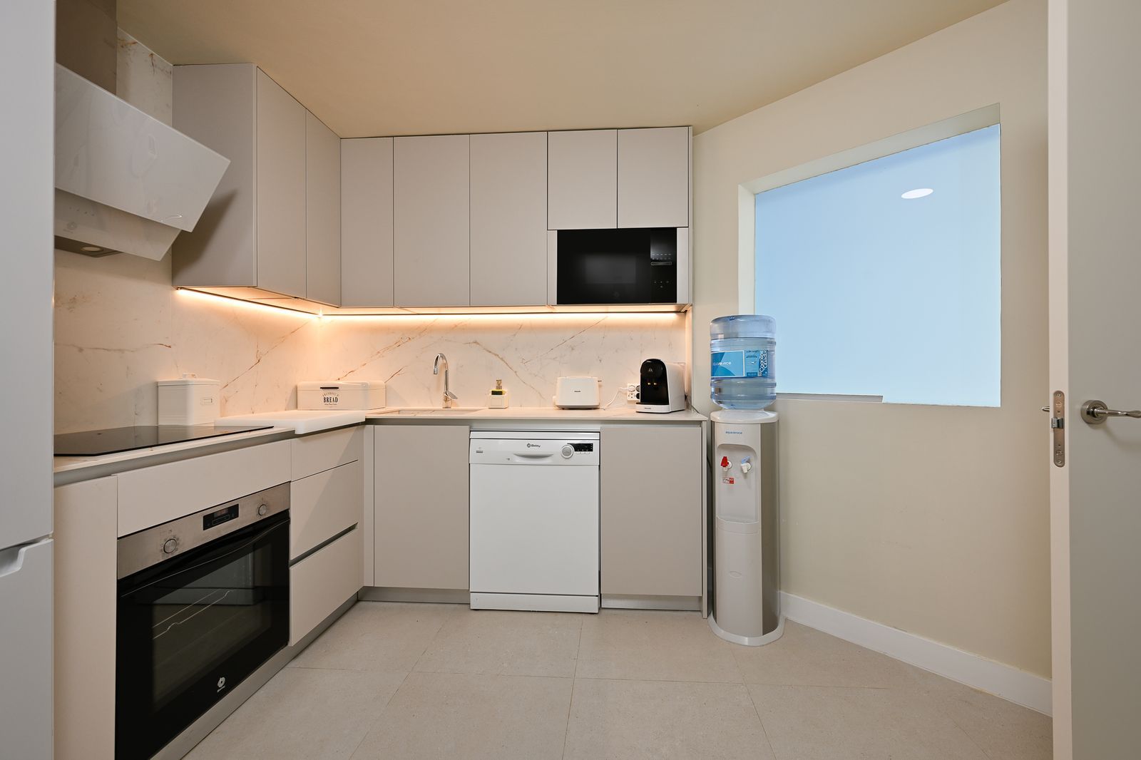 d504402080fe0f16bfe9e1cfe655614d - 4