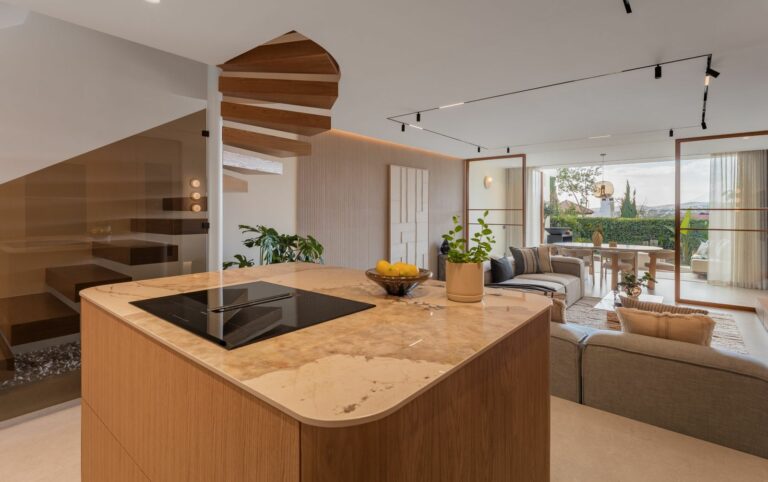 d8ff18cd3658662dd984c716bd3237f5 - 8