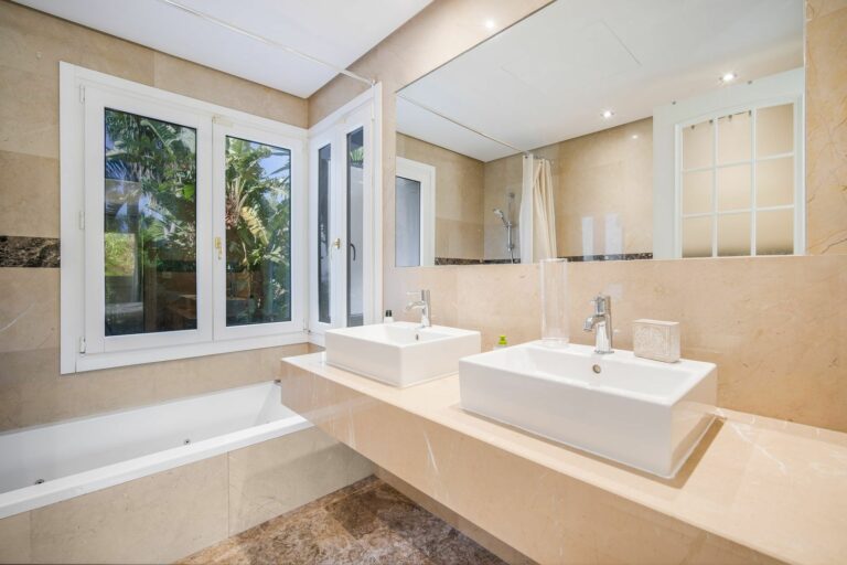 db887481ea0a3ce03cbb5e33a511844d - 16