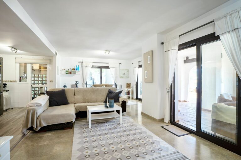 dbf013a21ec8f6a4c5df1ff3d7678820 - 4