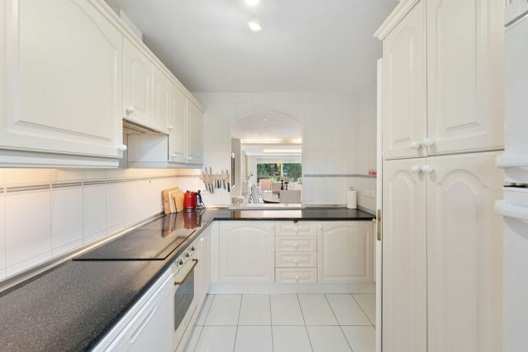 e2ece576f1654fd29060e05cbef23099 - 3