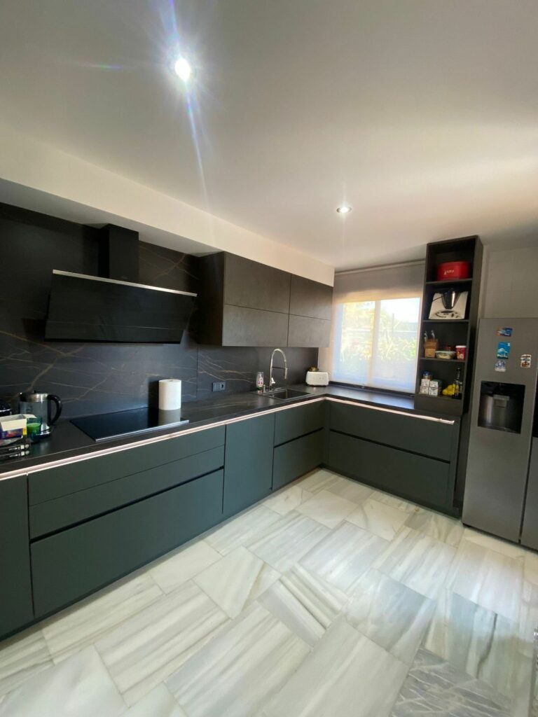 e70d9f7a19f154f851a172f5a1af9efb - 3