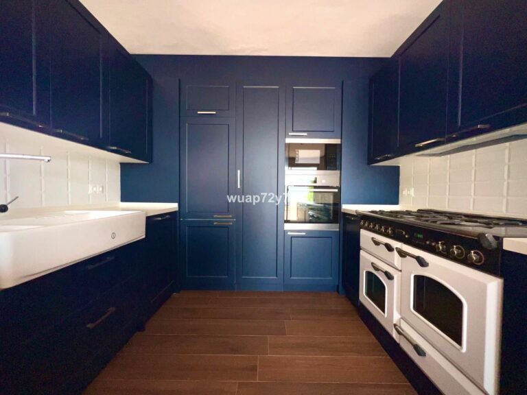 e76c4d2d358c7be80fec84355a4ee98c - 13