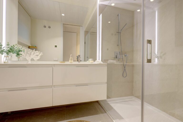 e8ff0601bd678374d5361240a83df558 - 11