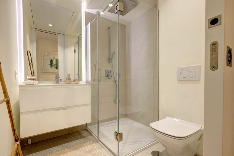 e8ff0601bd678374d5361240a83df558 - 14