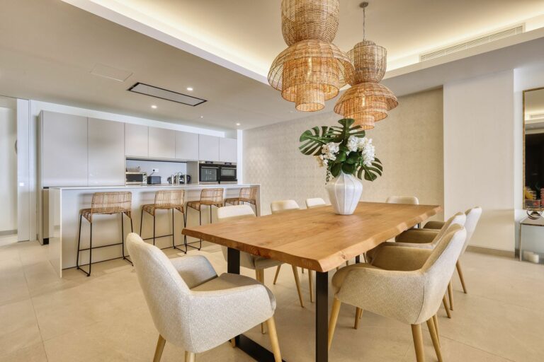 e8ff0601bd678374d5361240a83df558 - 6