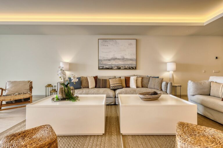 e8ff0601bd678374d5361240a83df558 - 7