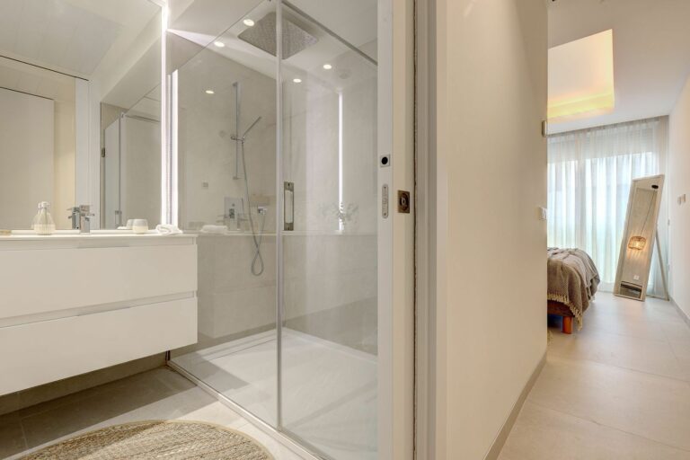 e8ff0601bd678374d5361240a83df558 - 9