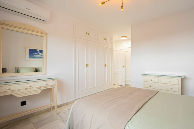 ec8499da42eac6b0cc99e0d82e235700 - 16